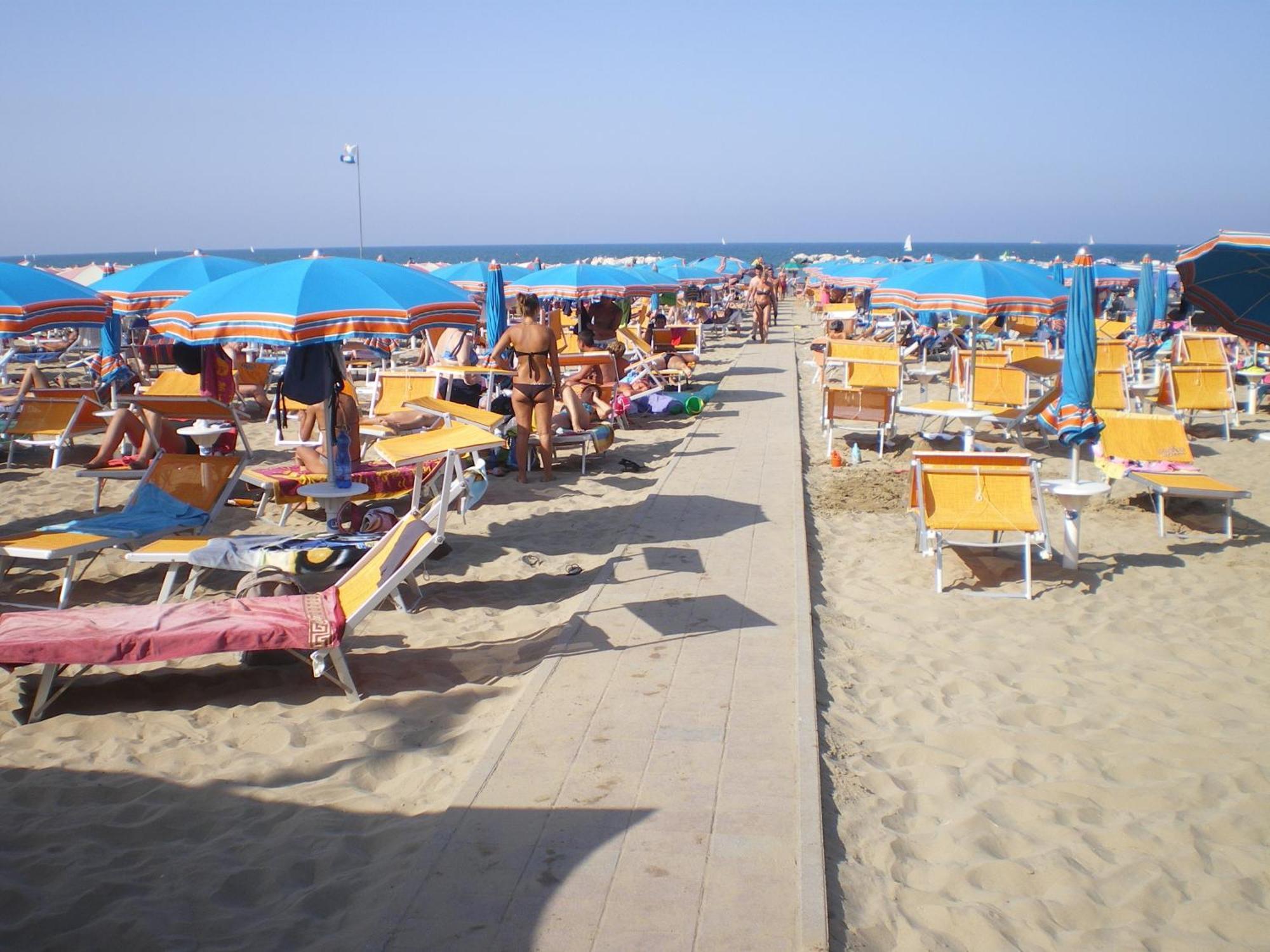 Hotel Des Bains Cattolica Kültér fotó