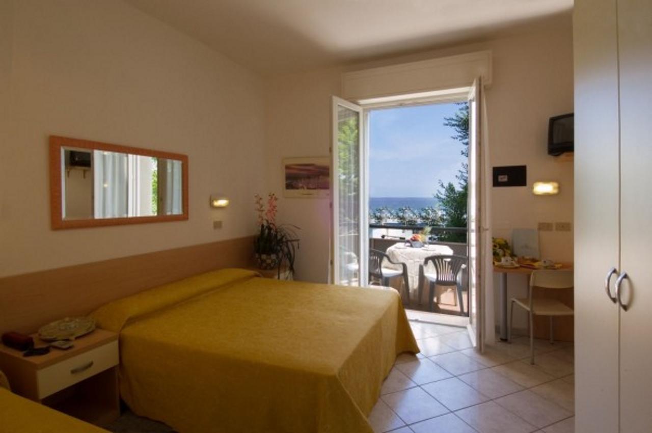 Hotel Des Bains Cattolica Kültér fotó